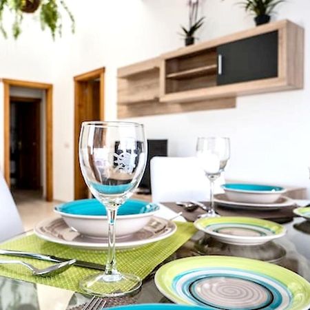 Comfortable House In Tias With Free Parking Bagian luar foto