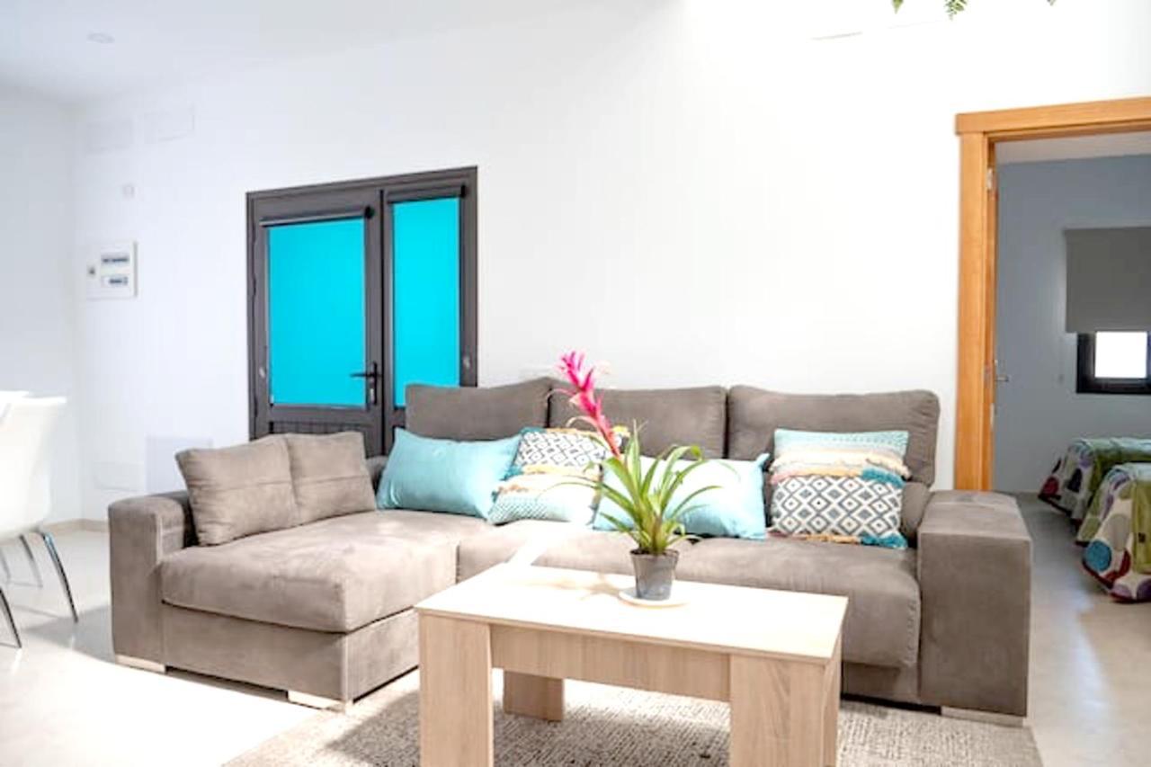 Comfortable House In Tias With Free Parking Bagian luar foto