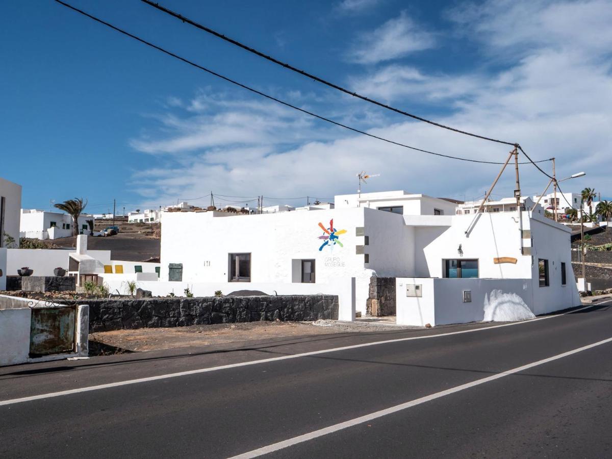 Comfortable House In Tias With Free Parking Bagian luar foto